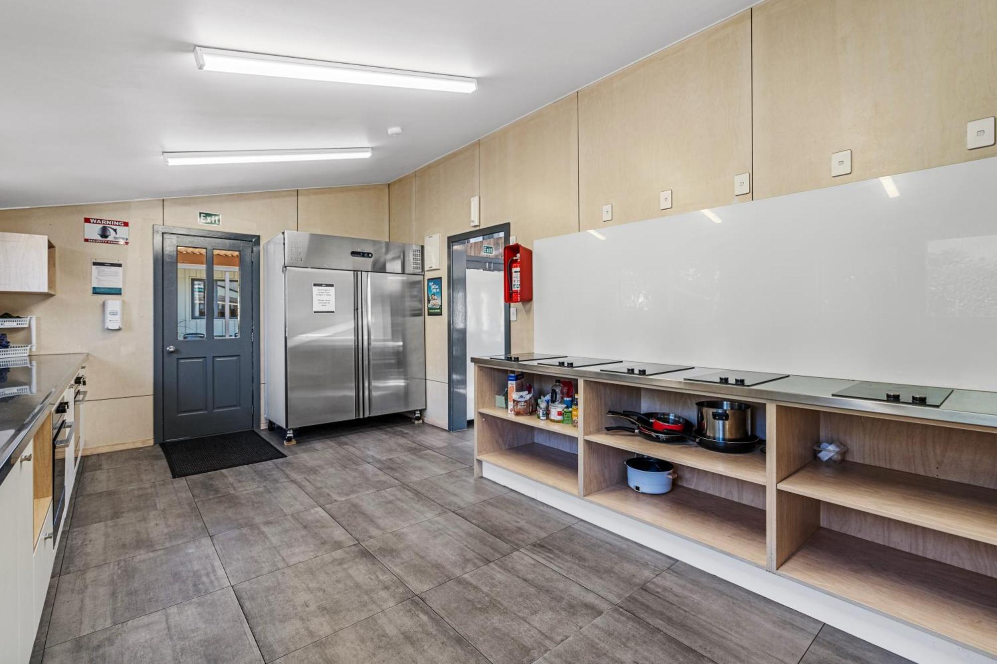 Tasman Holiday Parks - Christchurch Exterior foto The kitchen at the station