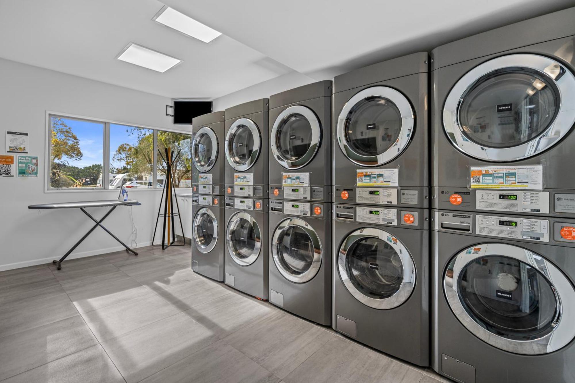 Tasman Holiday Parks - Christchurch Exterior foto Commercial laundry